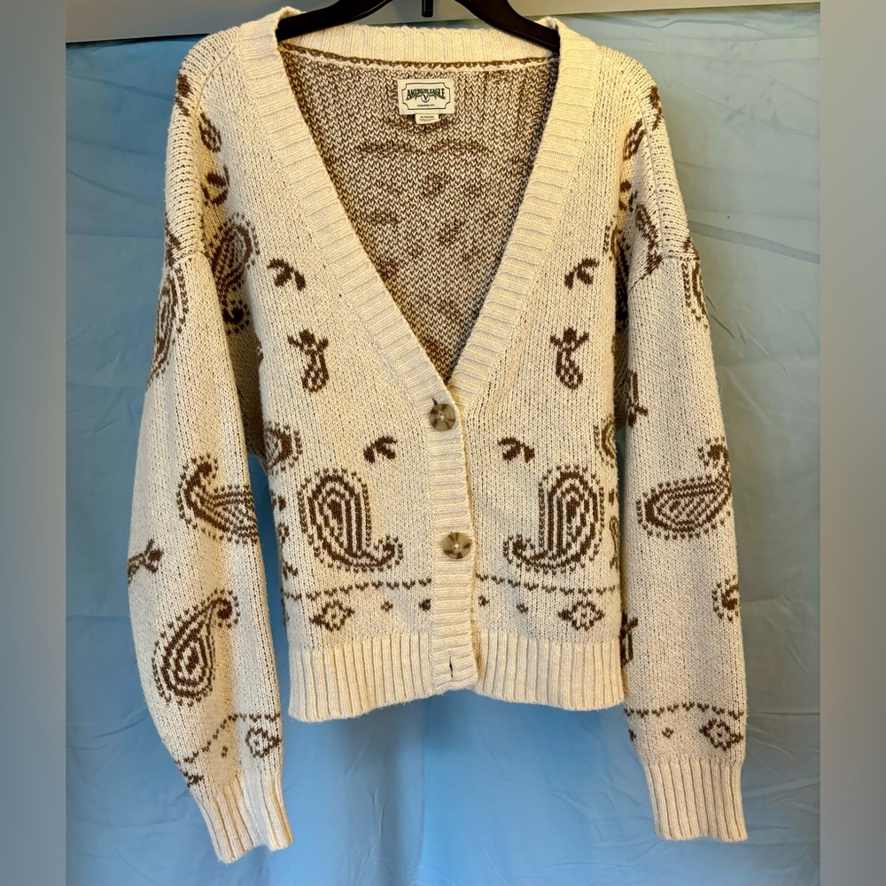 🤍🤎 American Eagle Button Sweater 🤎🤍